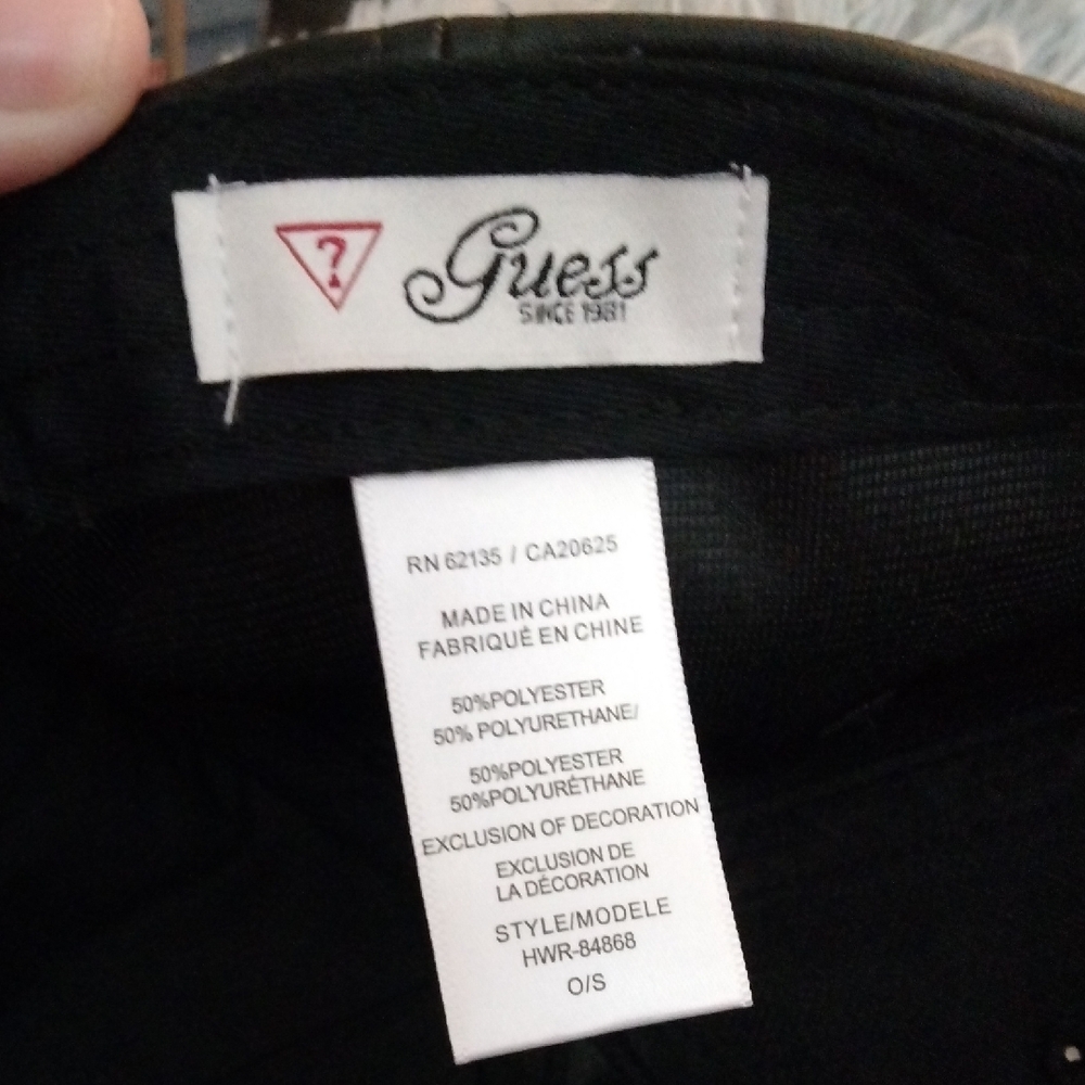 Guess Black Quilted Cap with Signature Logo - Picture 2 of 3